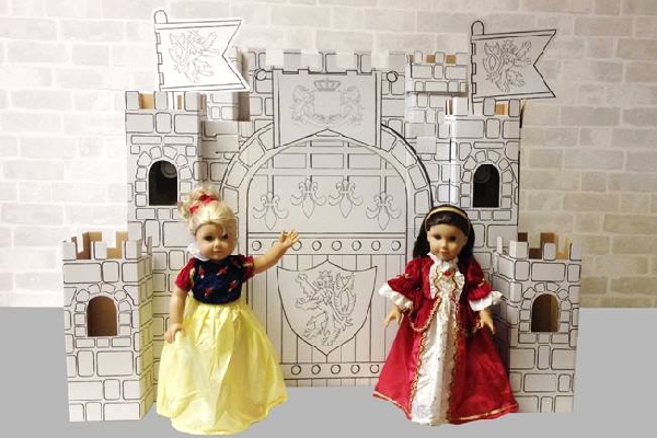 Colour-in cardboard castle with dolls